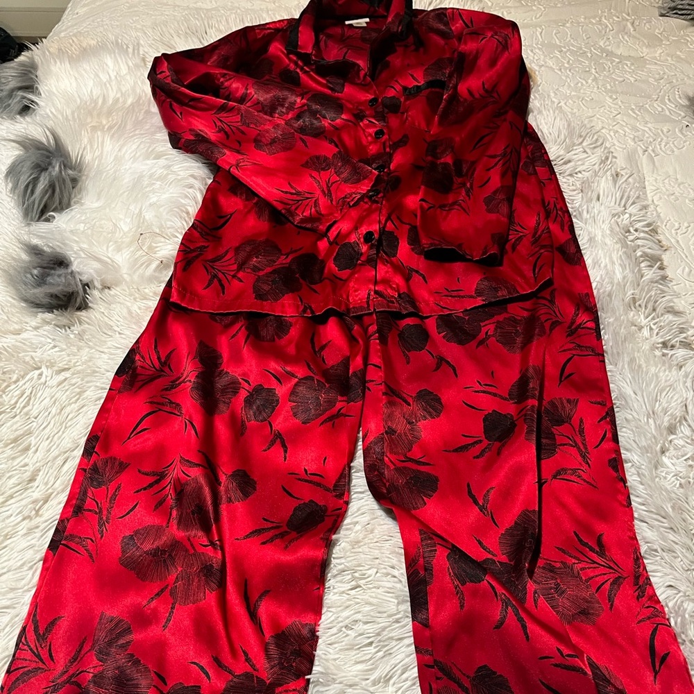 Jacklyn Smith silky pajamas. Red for Christmas.